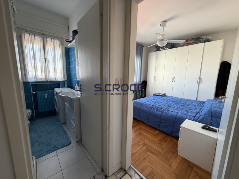 Proponiamo in vendita un appartamento trilocale inserito in un contesto condominiale di sole nove...