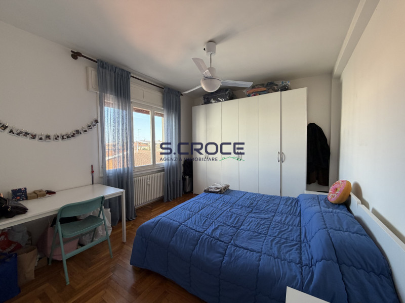 Proponiamo in vendita un appartamento trilocale inserito in un contesto condominiale di sole nove...