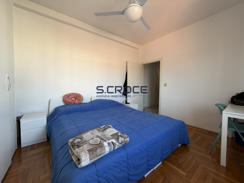 Proponiamo in vendita un appartamento trilocale inserito in un contesto condominiale di sole nove...