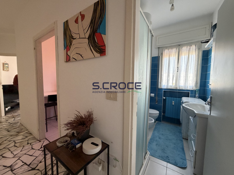 Proponiamo in vendita un appartamento trilocale inserito in un contesto condominiale di sole nove...