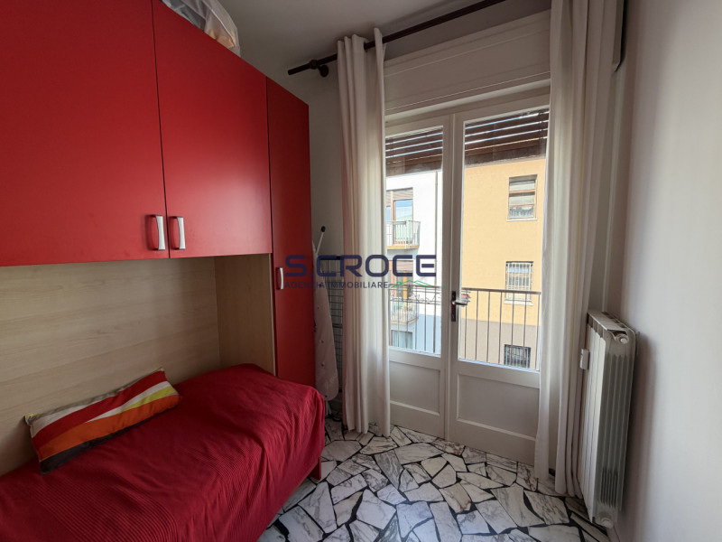 Proponiamo in vendita un appartamento trilocale inserito in un contesto condominiale di sole nove...