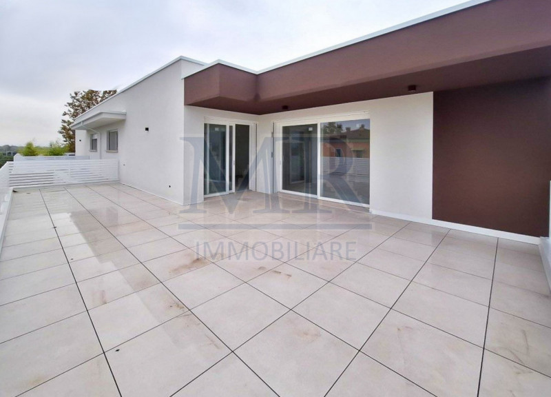 MONTEGROTTO TERME - Rif.: MR116C8
ATTICO  - AMPIO SOGGIORNO -  CL. ENERG. "A4"

In stupenda zona ...