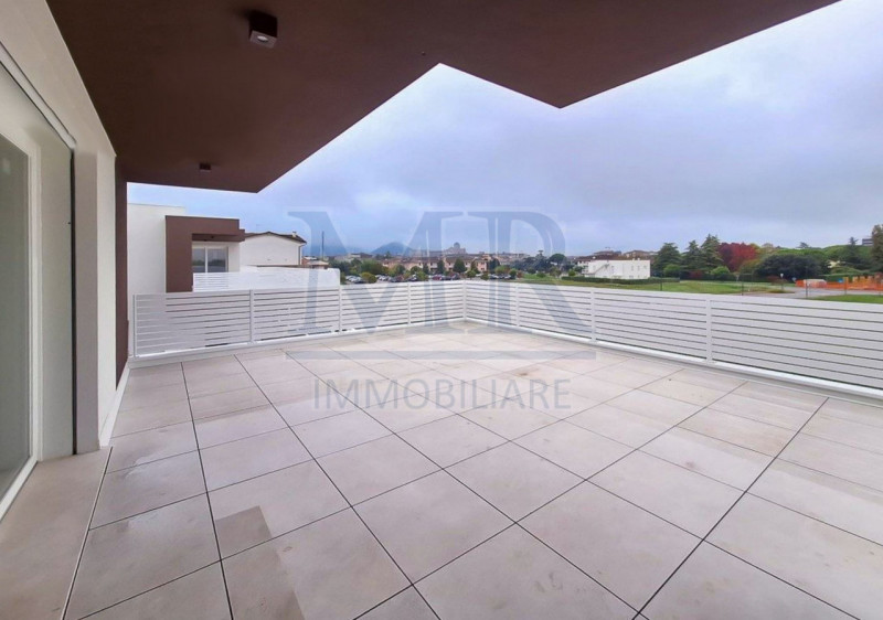 MONTEGROTTO TERME - Rif.: MR116C8
ATTICO  - AMPIO SOGGIORNO -  CL. ENERG. "A4"

In stupenda zona ...