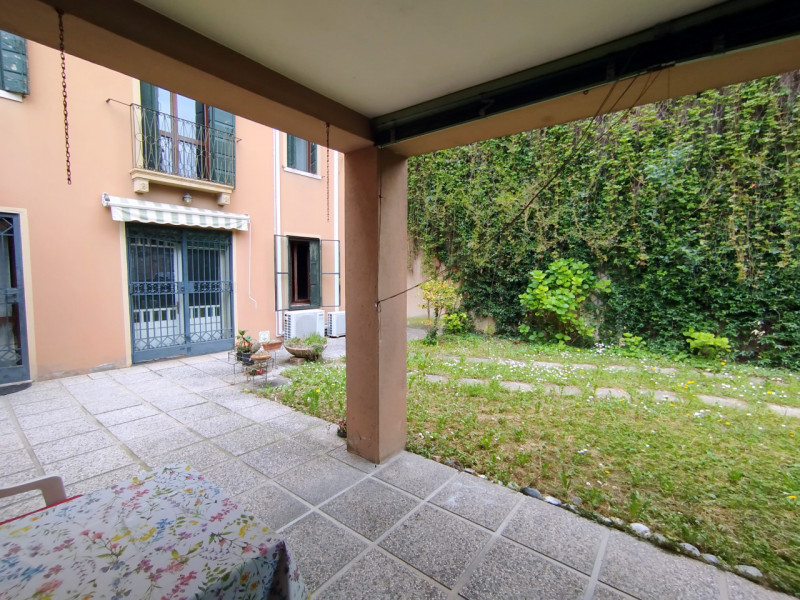 PRESTIGIOSA PORZIONE BIFAMILIARE IN CENTRO STORICO €.910.000 rif. CL532

Nel prestigioso e riserv...