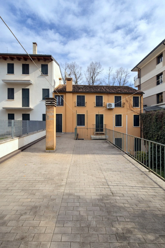 PRESTIGIOSA PORZIONE BIFAMILIARE IN CENTRO STORICO €.910.000 rif. CL532

Nel prestigioso e riserv...