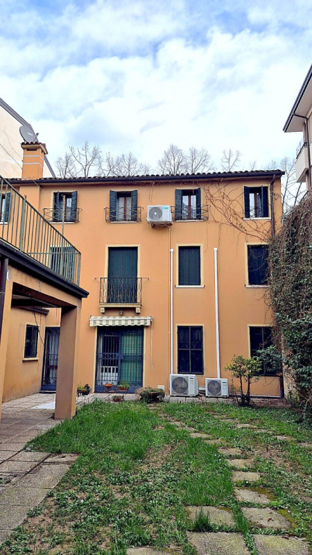 PRESTIGIOSA PORZIONE BIFAMILIARE IN CENTRO STORICO €.910.000 rif. CL532

Nel prestigioso e riserv...