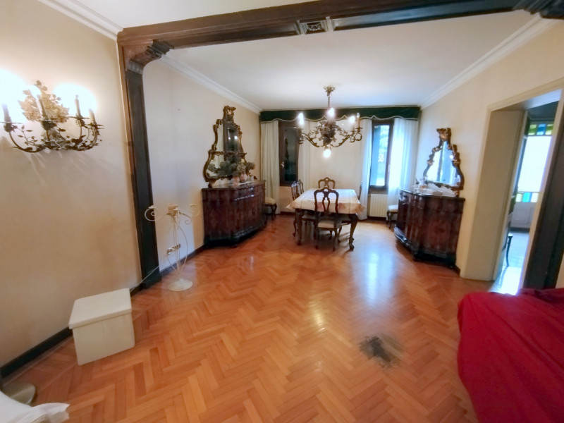PRESTIGIOSA PORZIONE BIFAMILIARE IN CENTRO STORICO €.910.000 rif. CL532

Nel prestigioso e riserv...