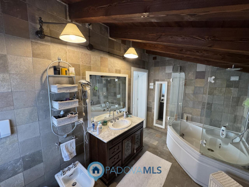 Immobile in esclusiva al Gruppo Padova MLS
Voltabrusegana. Se amate la tranquillità e allo stesso...