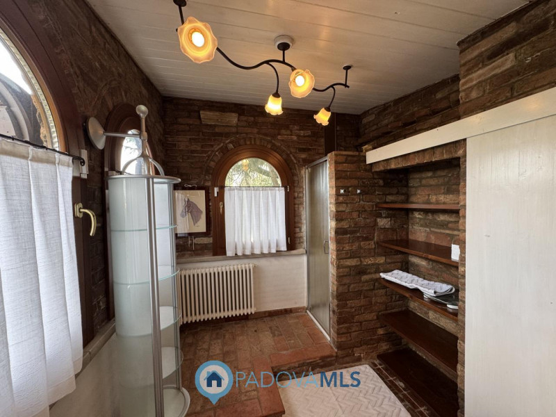 Immobile in esclusiva al Gruppo Padova MLS
Voltabrusegana. Se amate la tranquillità e allo stesso...