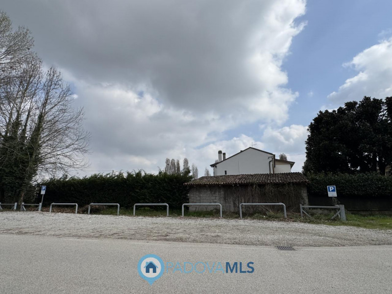 Immobile in esclusiva al Gruppo Padova MLS
Voltabrusegana. Se amate la tranquillità e allo stesso...