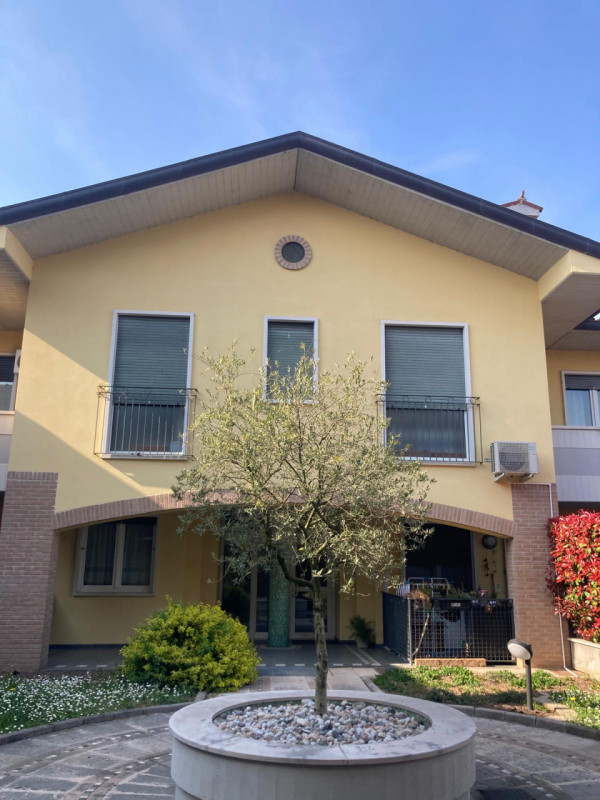 Santorso (zona Timonchio)- Miniappartamento in affitto - 500€/mese

>>> verranno prese in carico ...