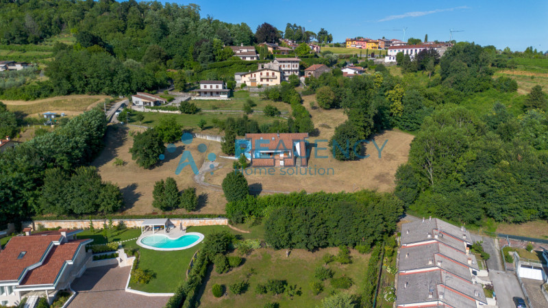 ARZIGNANO - Zona Castello

Siete una coppia o una famiglia di quattro persone? Desiderate vivere ...