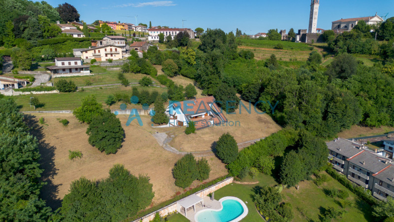 ARZIGNANO - Zona Castello

Siete una coppia o una famiglia di quattro persone? Desiderate vivere ...