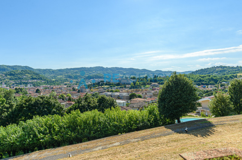 ARZIGNANO - Zona Castello

Siete una coppia o una famiglia di quattro persone? Desiderate vivere ...