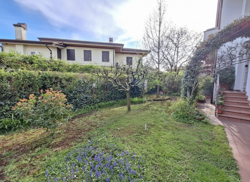 Nel cuore di Bresseo a San Biagio, una delle zone più richieste del Comune di Teolo per tranquill...