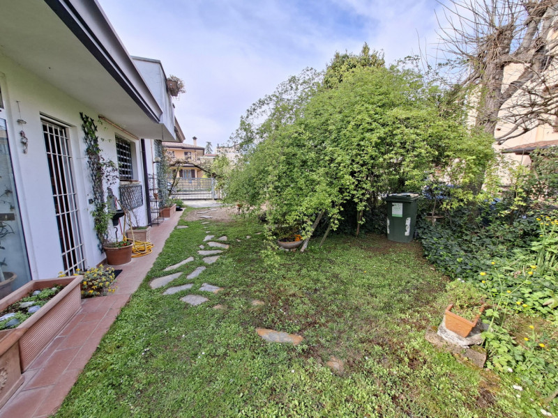 Nel cuore di Bresseo a San Biagio, una delle zone più richieste del Comune di Teolo per tranquill...