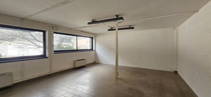 Riferimento per l'Agenzia VC1006 VIGONZA Perarolo - Zona Artigianale. Proponiamo in vendita un am...