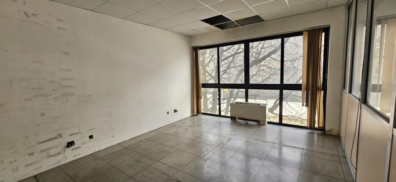 Riferimento per l'Agenzia VC1006 VIGONZA Perarolo - Zona Artigianale. Proponiamo in vendita un am...