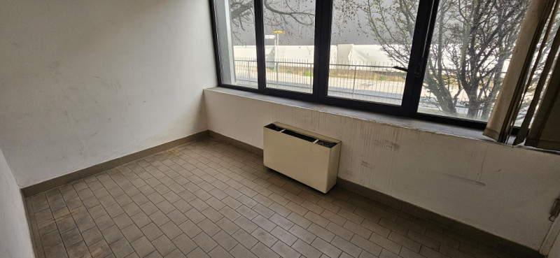 Riferimento per l'Agenzia VC1006 VIGONZA Perarolo - Zona Artigianale. Proponiamo in vendita un am...