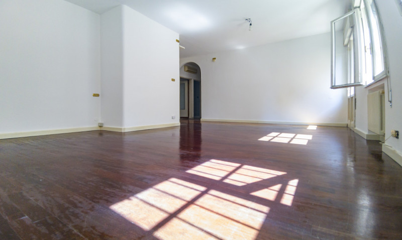 PADOVA - CITTA' GIARDINO
OTTIMO APPARTAMENTO CON SPAZI GENEROSI  - 3 CAMERE DA LETTO 

Nel cuore ...