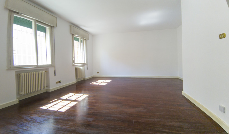 PADOVA - CITTA' GIARDINO
OTTIMO APPARTAMENTO CON SPAZI GENEROSI  - 3 CAMERE DA LETTO 

Nel cuore ...