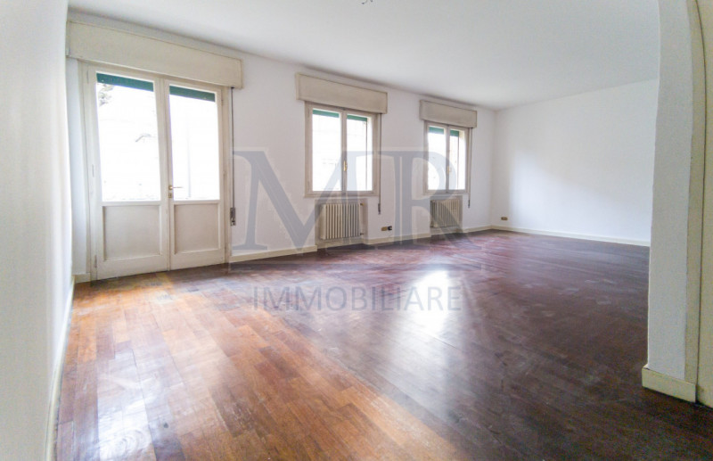 PADOVA - CITTA' GIARDINO
OTTIMO APPARTAMENTO CON SPAZI GENEROSI  - 3 CAMERE DA LETTO 

Nel cuore ...