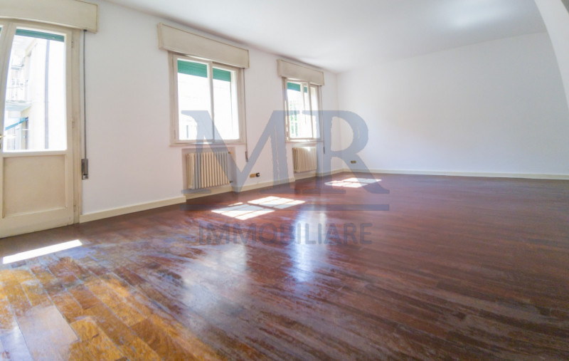 PADOVA - CITTA' GIARDINO
OTTIMO APPARTAMENTO CON SPAZI GENEROSI  - 3 CAMERE DA LETTO 

Nel cuore ...