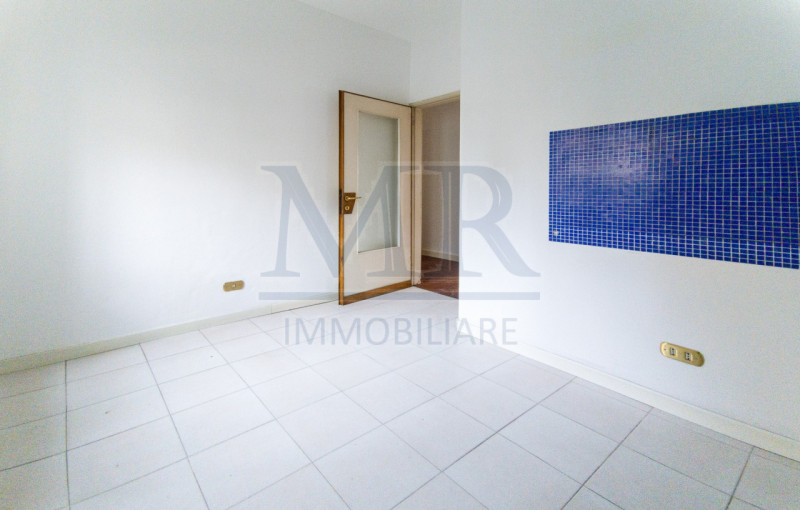 PADOVA - CITTA' GIARDINO
OTTIMO APPARTAMENTO CON SPAZI GENEROSI  - 3 CAMERE DA LETTO 

Nel cuore ...