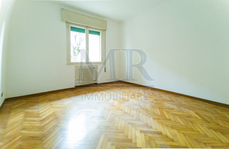 PADOVA - CITTA' GIARDINO
OTTIMO APPARTAMENTO CON SPAZI GENEROSI  - 3 CAMERE DA LETTO 

Nel cuore ...