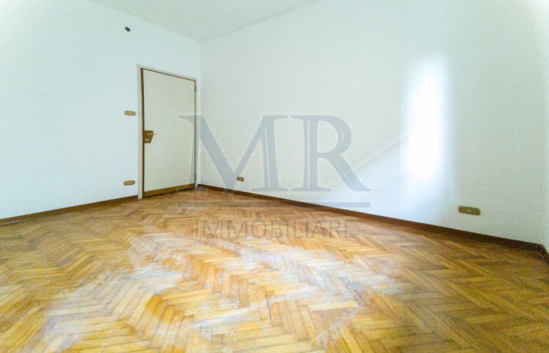 PADOVA - CITTA' GIARDINO
OTTIMO APPARTAMENTO CON SPAZI GENEROSI  - 3 CAMERE DA LETTO 

Nel cuore ...