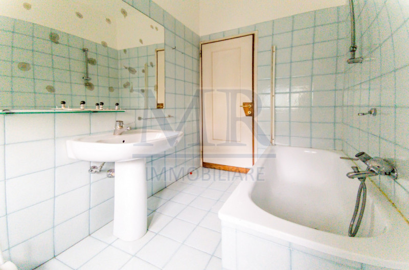 PADOVA - CITTA' GIARDINO
OTTIMO APPARTAMENTO CON SPAZI GENEROSI  - 3 CAMERE DA LETTO 

Nel cuore ...