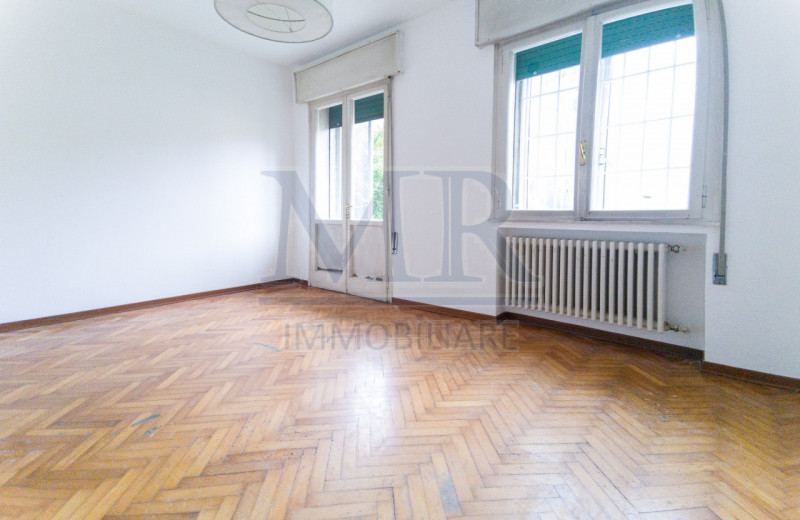 PADOVA - CITTA' GIARDINO
OTTIMO APPARTAMENTO CON SPAZI GENEROSI  - 3 CAMERE DA LETTO 

Nel cuore ...