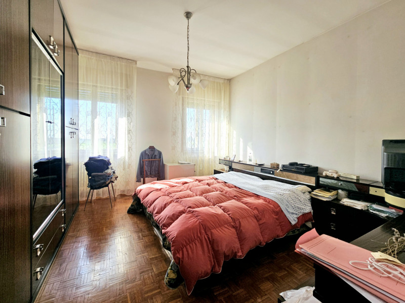 Proponiamo in vendita a Monselice, località Schiavonia, spaziosa casa singola con terreno agricol...