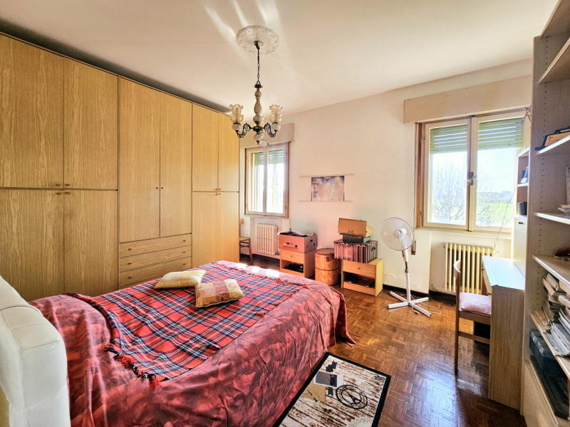 Proponiamo in vendita a Monselice, località Schiavonia, spaziosa casa singola con terreno agricol...