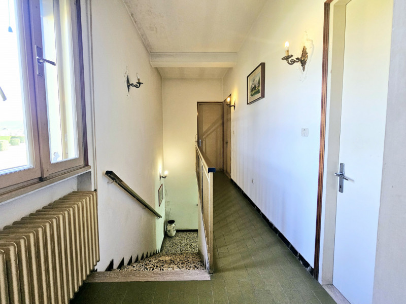 Proponiamo in vendita a Monselice, località Schiavonia, spaziosa casa singola con terreno agricol...