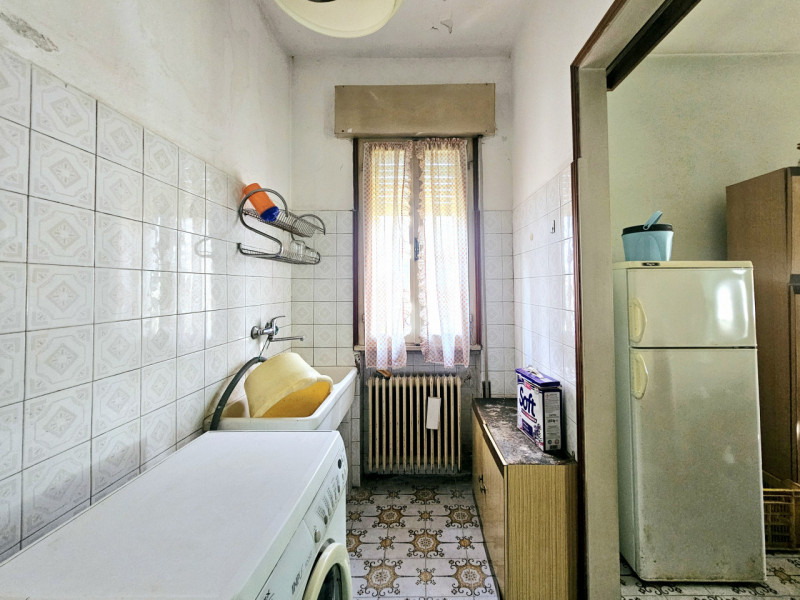 Proponiamo in vendita a Monselice, località Schiavonia, spaziosa casa singola con terreno agricol...