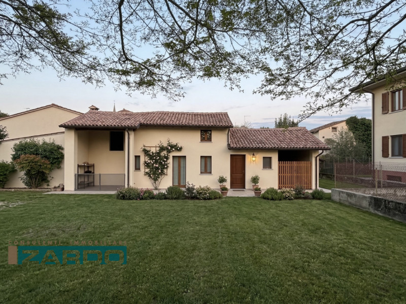 Rif. C-241 (per info 350 5383983 | Giacomo)

A breve distanza dal centro e dai principali servizi...