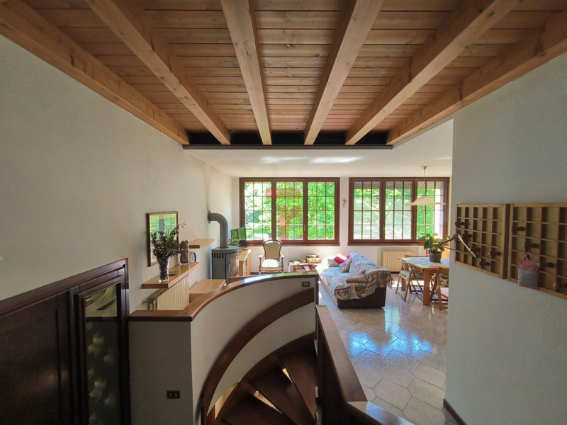 Nel Comune di Limena, in zona verdeggiante a due minuti dal centro paese, proponiamo in vendita u...