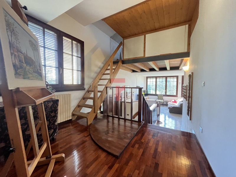 Nel Comune di Limena, in zona verdeggiante a due minuti dal centro paese, proponiamo in vendita u...