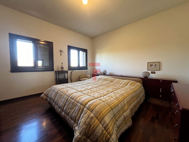 Nel Comune di Limena, in zona verdeggiante a due minuti dal centro paese, proponiamo in vendita u...