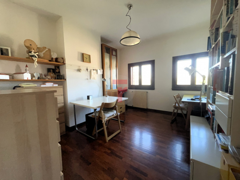 Nel Comune di Limena, in zona verdeggiante a due minuti dal centro paese, proponiamo in vendita u...