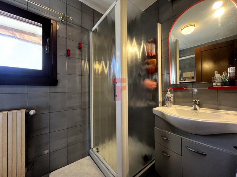 Nel Comune di Limena, in zona verdeggiante a due minuti dal centro paese, proponiamo in vendita u...