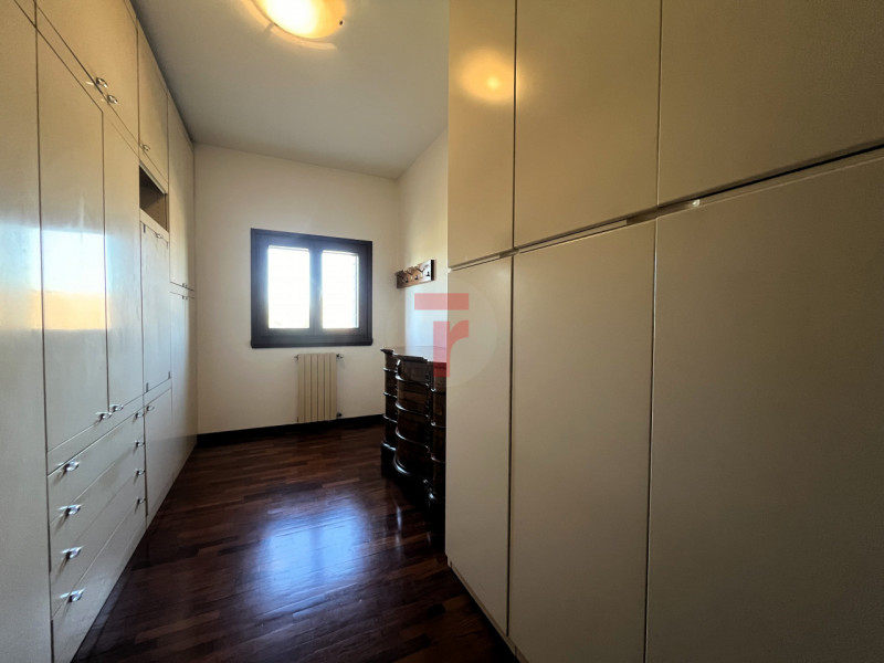 Nel Comune di Limena, in zona verdeggiante a due minuti dal centro paese, proponiamo in vendita u...