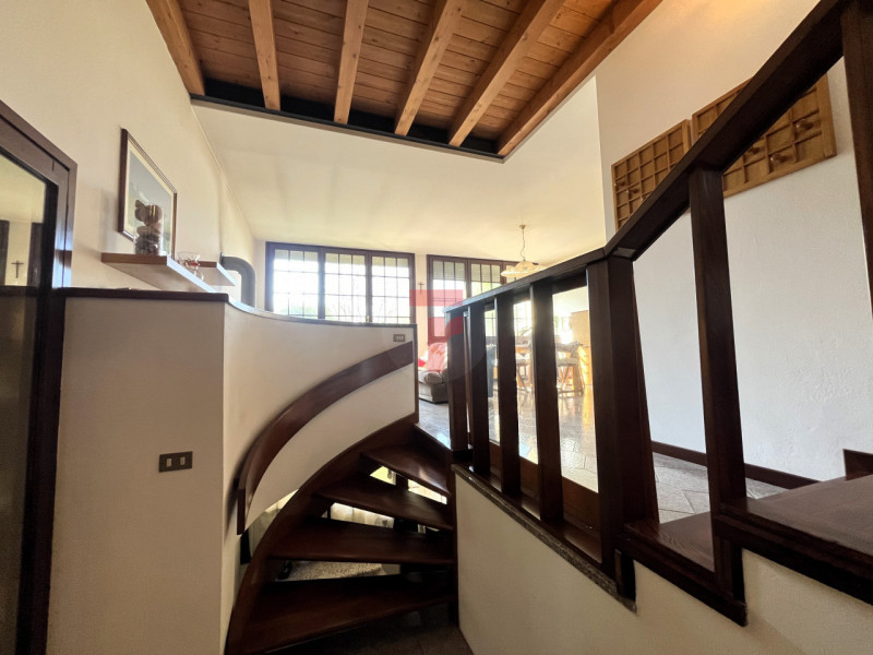 Nel Comune di Limena, in zona verdeggiante a due minuti dal centro paese, proponiamo in vendita u...