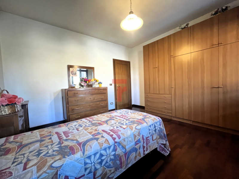 Nel Comune di Limena, in zona verdeggiante a due minuti dal centro paese, proponiamo in vendita u...