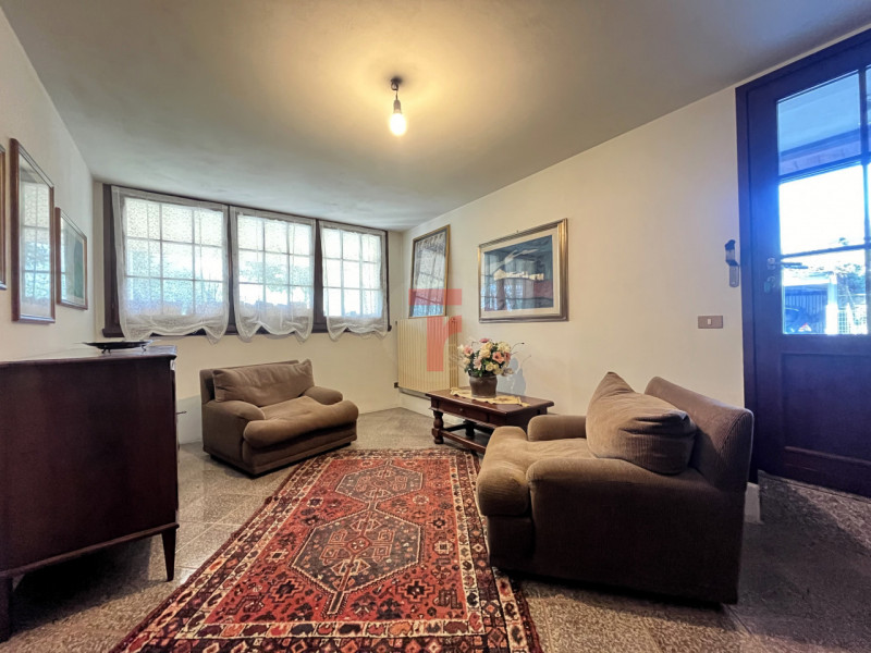 Nel Comune di Limena, in zona verdeggiante a due minuti dal centro paese, proponiamo in vendita u...