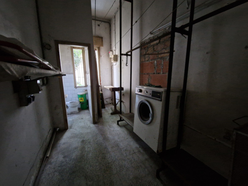 SAN CARLO - Via Cardinale Callegari, negozio 32 mq con bagno. Da ristrutturare. --- annuncio pubb...