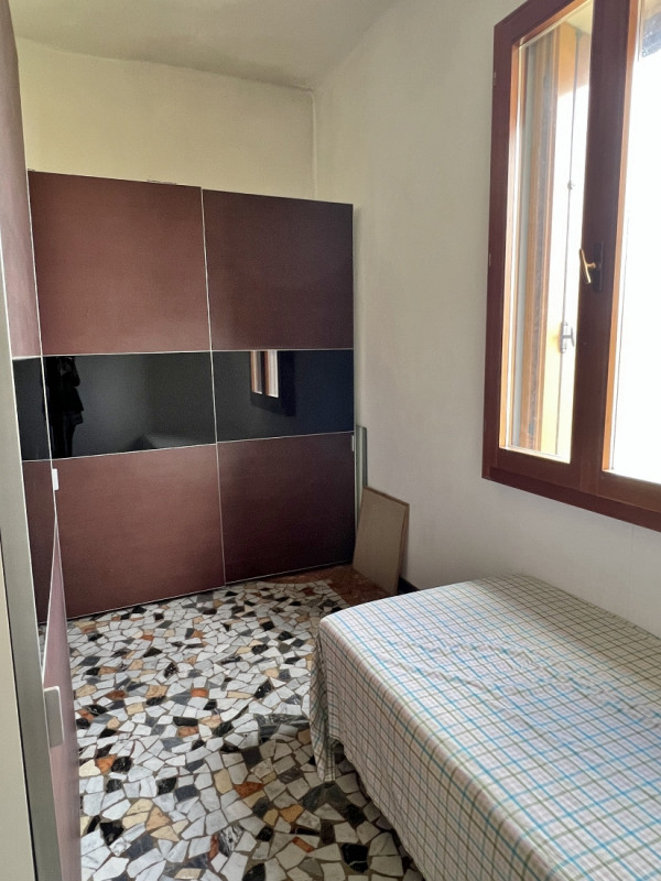 APPARTAMENTO SU 2 LIVELLI PARZIALMENTE RISTRUTTURATO IN VENDITA A VICENZA OVEST - RIF. 8375 
Nel ...