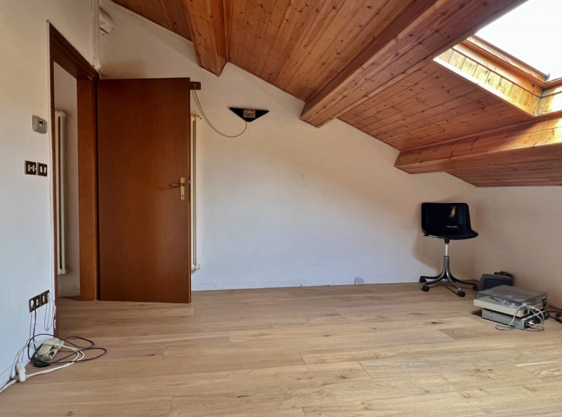 APPARTAMENTO SU 2 LIVELLI PARZIALMENTE RISTRUTTURATO IN VENDITA A VICENZA OVEST - RIF. 8375 
Nel ...