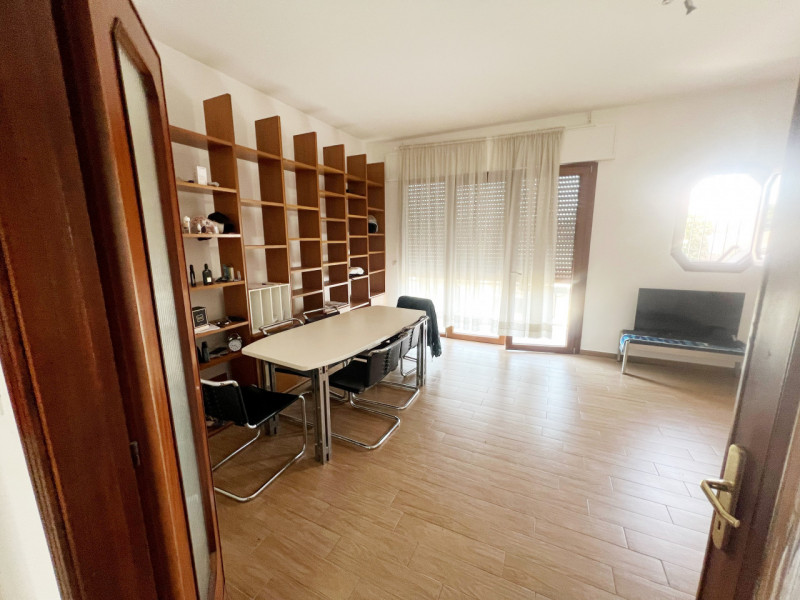 (Per INFO Cristina 3389226442) Situato nel cuore del quartiere San Domenico, a Selvazzano Dentro,...